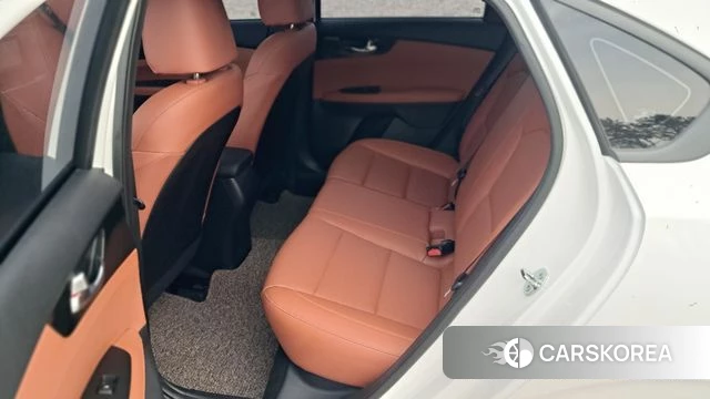 Kia The New K3 2nd generation 2023 Белый из Кореи, фото 5