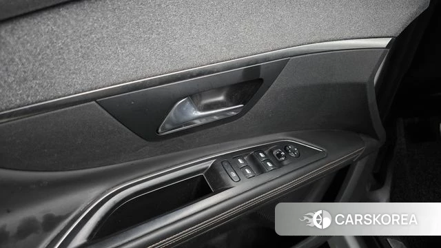 Peugeot 5008 second generation 2018 Белый из Кореи, фото 5