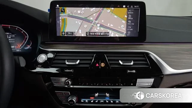 BMW 5 Series (G30) 2023 Белый из Кореи, фото 5