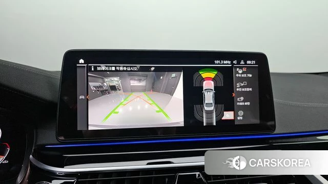 BMW 5 Series (G30) 2023 Серебристо-серый из Кореи, фото 5