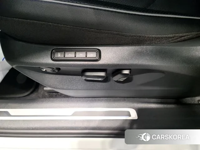 Volkswagen Tiguan Allspace 2023 Белый из Кореи, фото 5