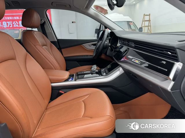Audi Q7 2022 Черный из Китая, фото 5