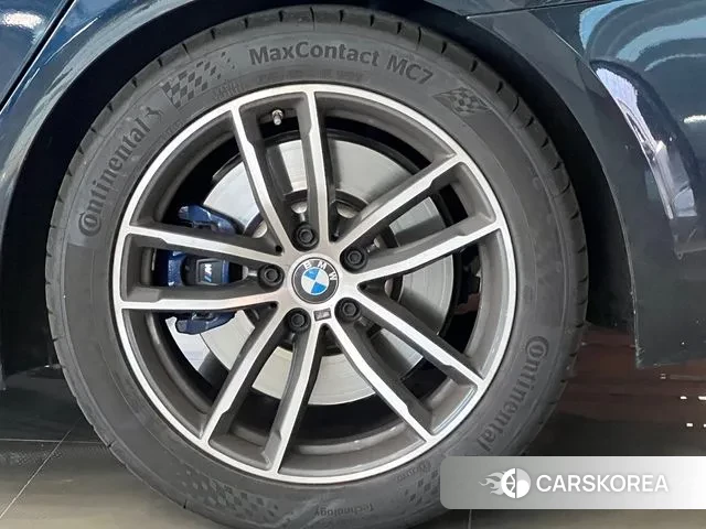 BMW 5 Series (G30) 2023 Черный двухцветный из Кореи, фото 5