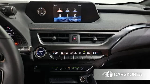 Lexus UX250h 2019 Черный из Кореи, фото 5