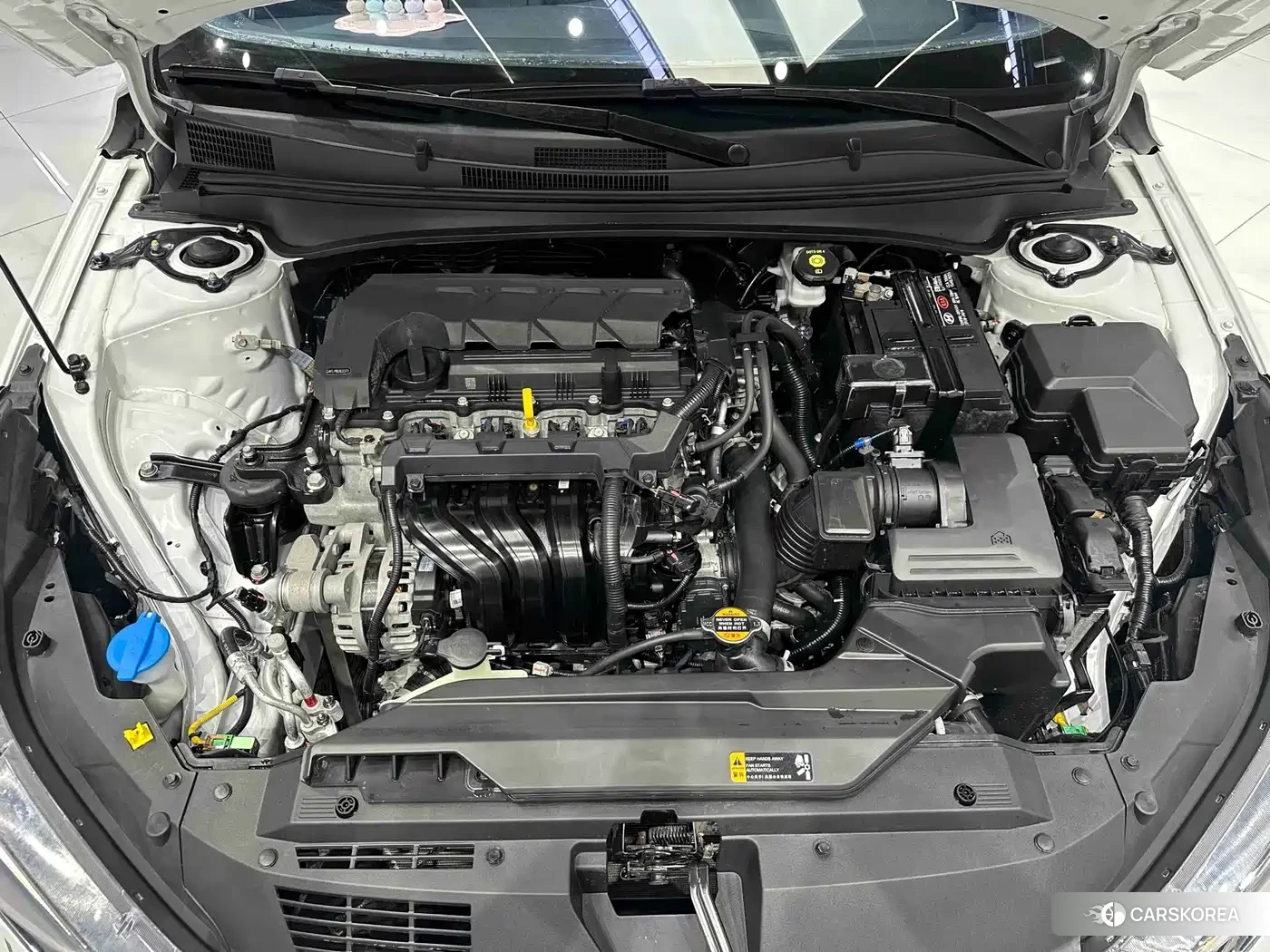 Hyundai Elantra 2023 Белый из Китая, фото 5