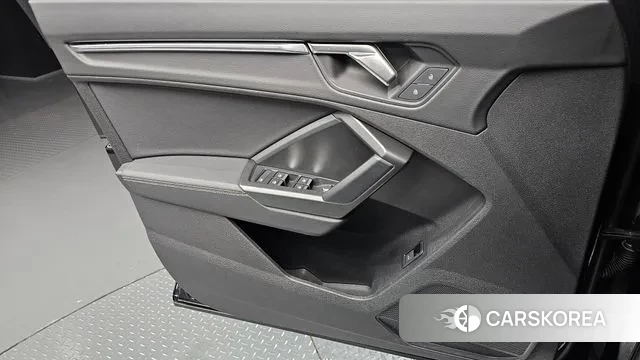 Audi Q3 (F3) 2023 Черный из Кореи, фото 5