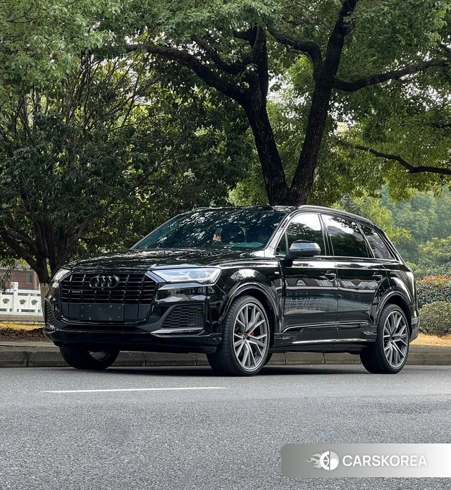 Audi Q7 2023 Черный из Китая, фото 5