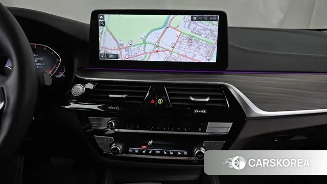 BMW 5 Series (G30) 2023 Белый из Кореи, фото 5