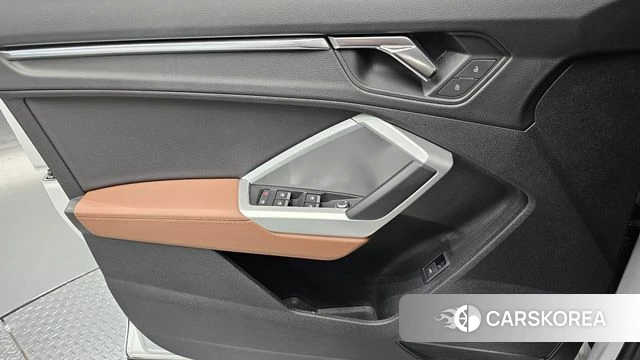 Audi Q3 (F3) 2023 Белый из Кореи, фото 5