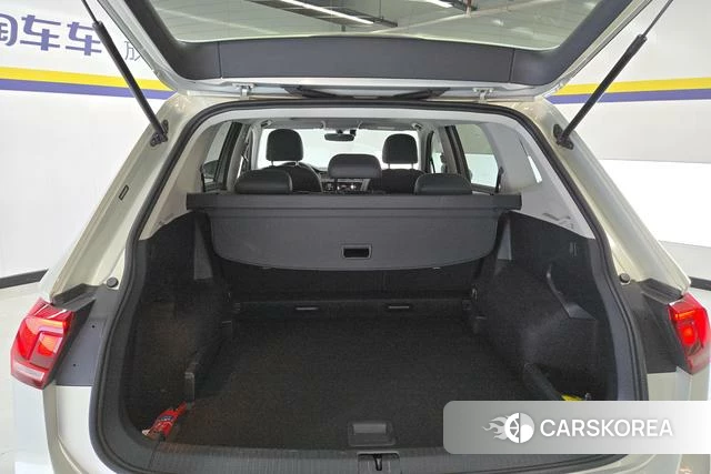 Volkswagen Tiguan L 2018 Темно-серый из Китая, фото 5