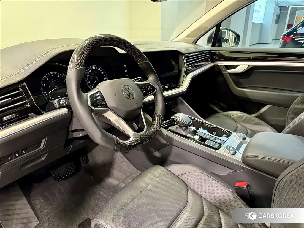 Volkswagen Touareg 2023 Черный из Китая, фото 5