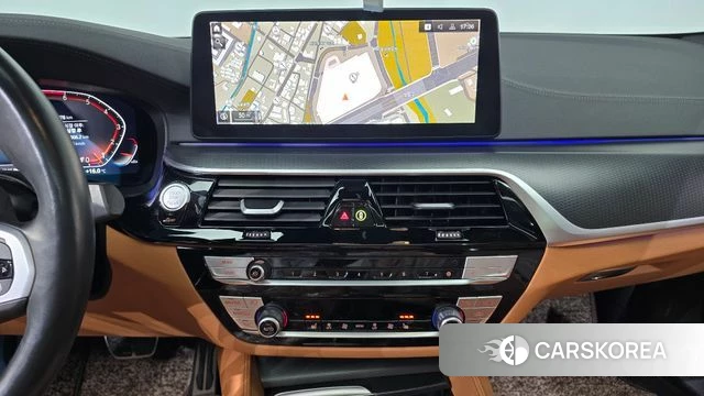 BMW 5 Series (G30) 2022 Белый из Кореи, фото 5