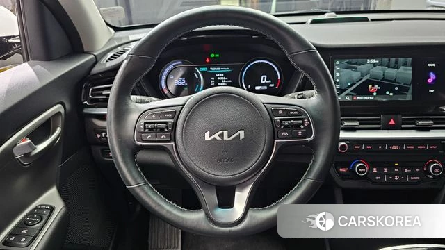 Kia Niro Plus 2023 Белый из Кореи, фото 5