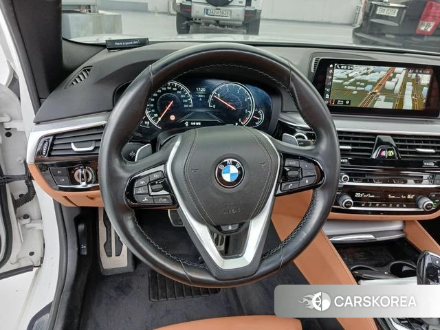 BMW 5 Series (G30) 2018 Белый из Кореи, фото 5