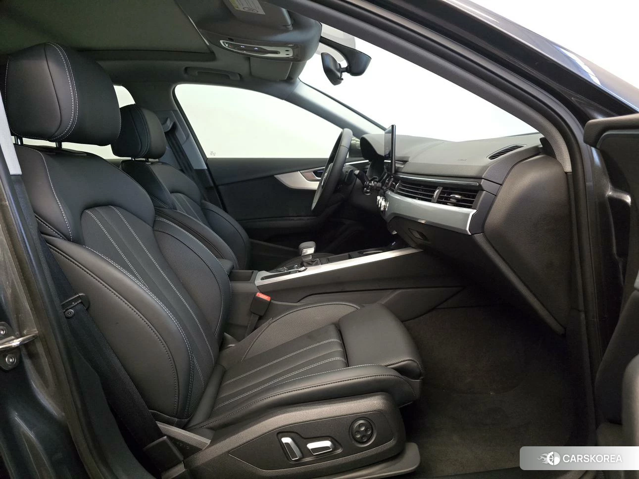 Audi A4L 2023 Темно-серый из Китая, фото 5
