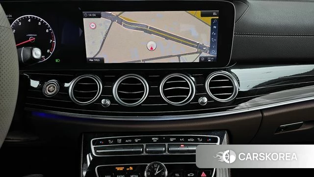 Mercedes-Benz E-Class W213 2018 Белый из Кореи, фото 5