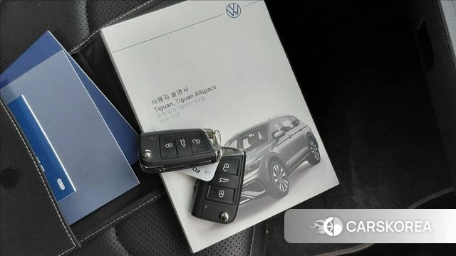Volkswagen Tiguan Allspace 2023 Серебряный из Кореи, фото 5