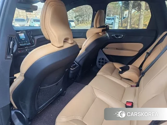 Volvo XC60 second Generation 2024 Жемчужный цвет из Кореи, фото 5