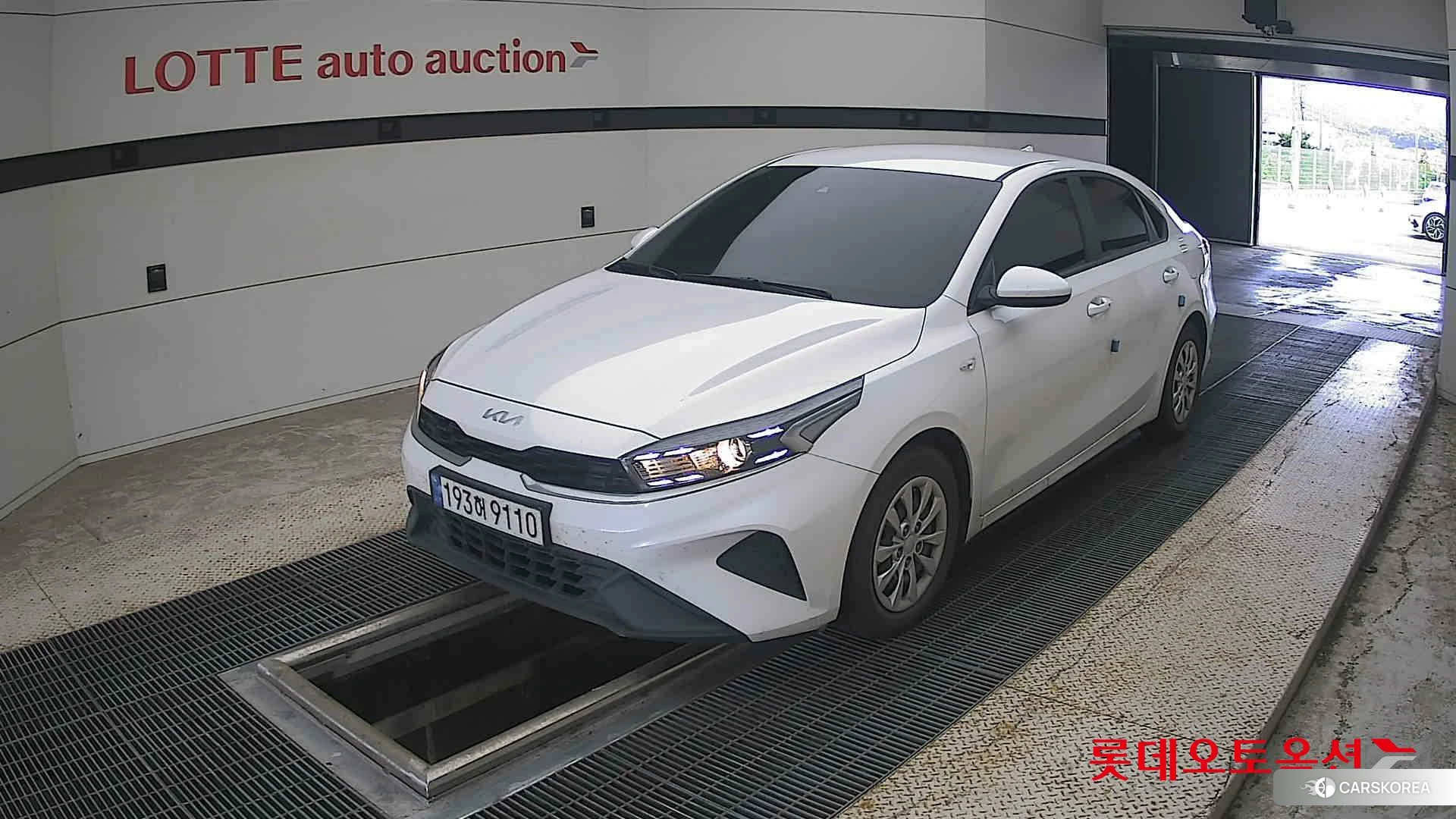 Kia K3 2023 Snow White Pearl (optional) из Кореи, фото 5