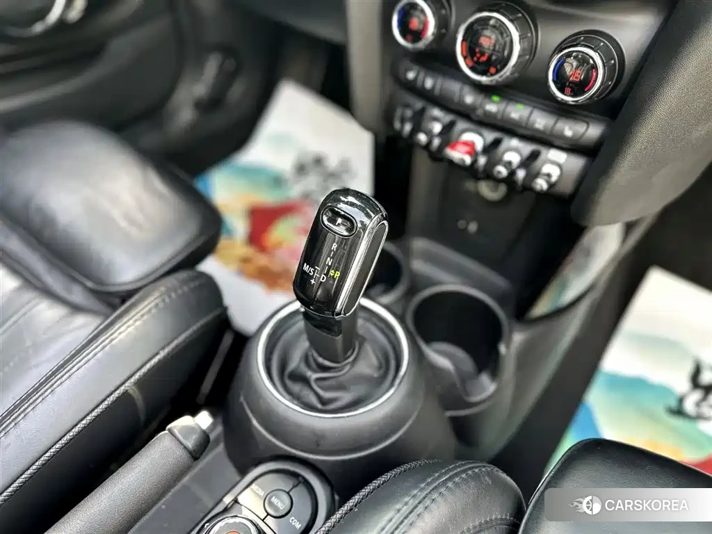 MINI Cooper 2019 Yellow/orange из Китая, фото 5