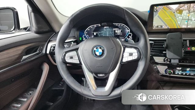 BMW 5 Series (G30) 2022 Белый из Кореи, фото 5