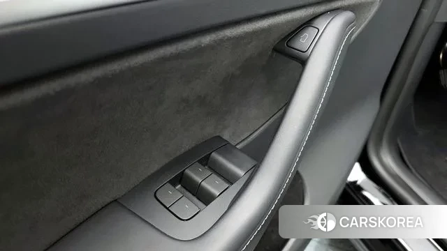 Tesla Model Y 2024 Черный из Кореи, фото 5