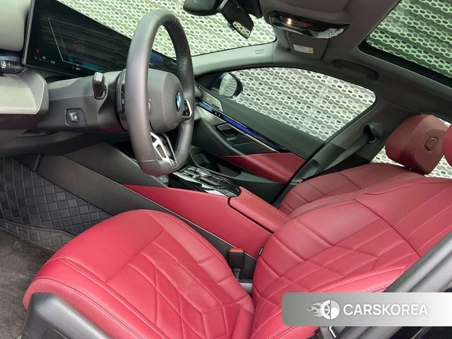 BMW 5 series 2024 Черный из Китая, фото 5