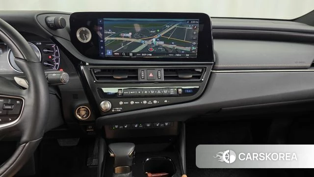 Lexus ES300h 7th generation 2025 Белый из Кореи, фото 5
