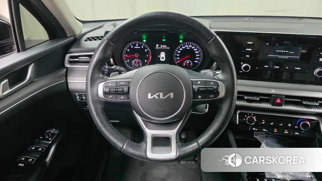 Kia K5 3rd generation 2023 Черный из Кореи, фото 5