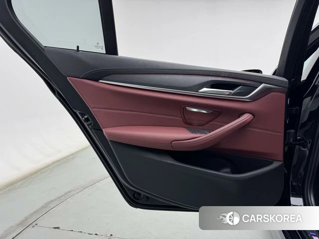 BMW 5 series 2021 Черный из Китая, фото 5