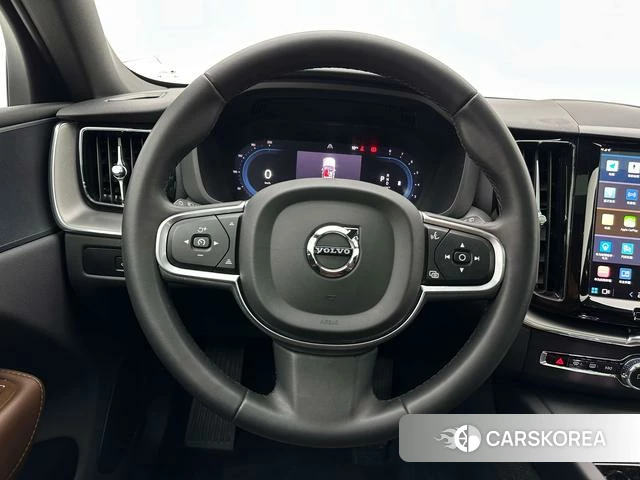 Volvo XC60 2024 Белый из Китая, фото 5