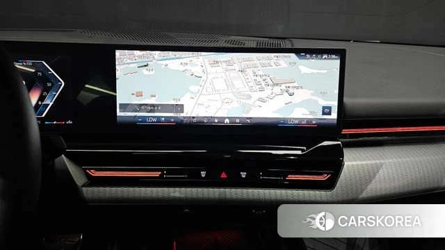 BMW 5 Series (G60) 2023 Белый из Кореи, фото 5