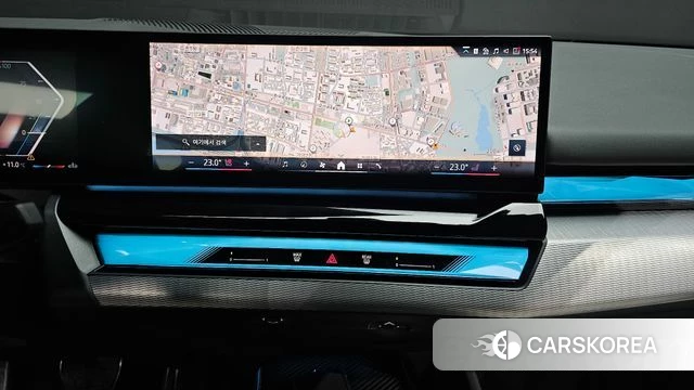 BMW 5 Series (G60) 2025 Серебристо-серый из Кореи, фото 5