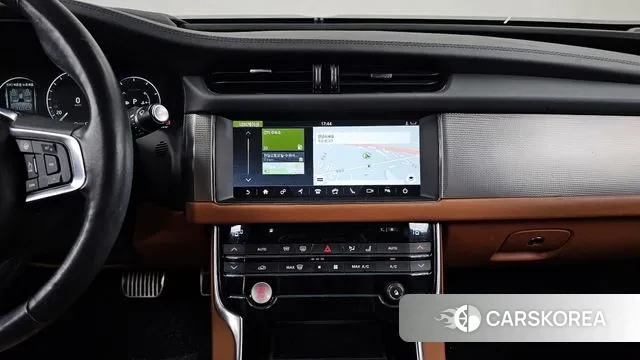 Jaguar XF (X260) 2019 Черный из Кореи, фото 5