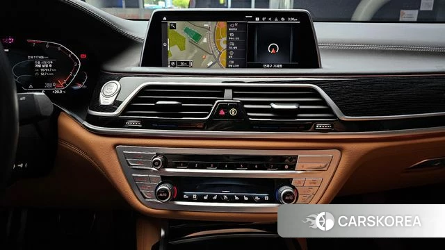 BMW 7 Series (G11) 2021 Серебристо-серый из Кореи, фото 5