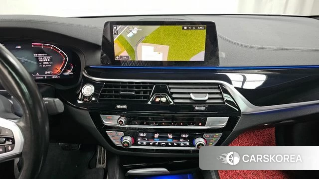 BMW 5 Series (G30) 2019 Белый из Кореи, фото 5