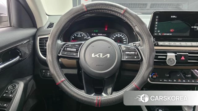 Kia Seltos 2022 Белый из Кореи, фото 5