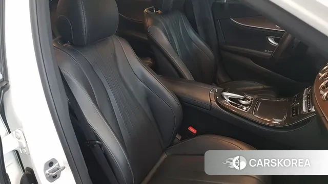 Mercedes-Benz E-Class W213 2018 Белый из Кореи, фото 5