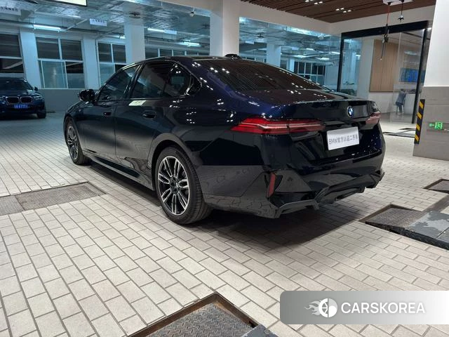 BMW 5 series (imported) 2024 Черный из Китая, фото 5