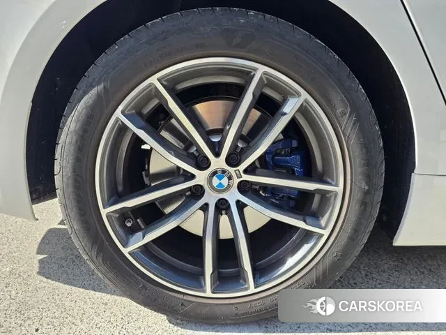 BMW 5 Series (G30) 2023 Белый из Кореи, фото 5