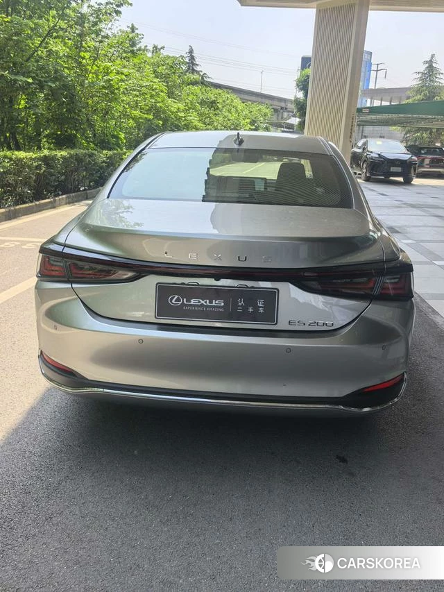 Lexus ES 2026 Серебристо-серый из Китая, фото 5