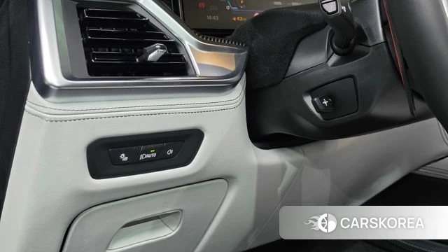 BMW X6M (G06) 2025 Серебристо-серый из Кореи, фото 5