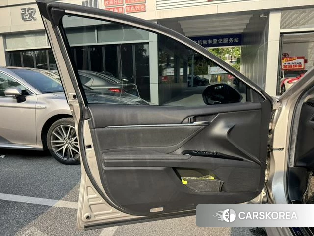 Toyota Camry 2021 Серебристо-серый из Китая, фото 5