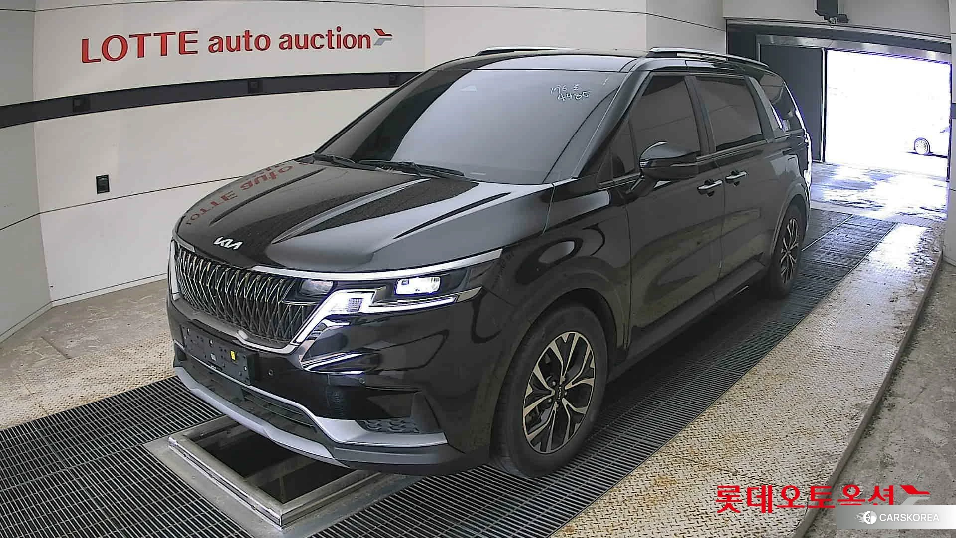 Kia Carnival 2022 Черный из Кореи, фото 5