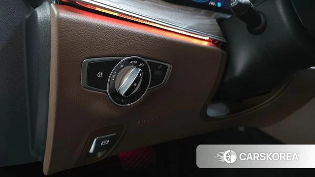 Mercedes-Benz E-Class W213 2021 Серебряный из Кореи, фото 5