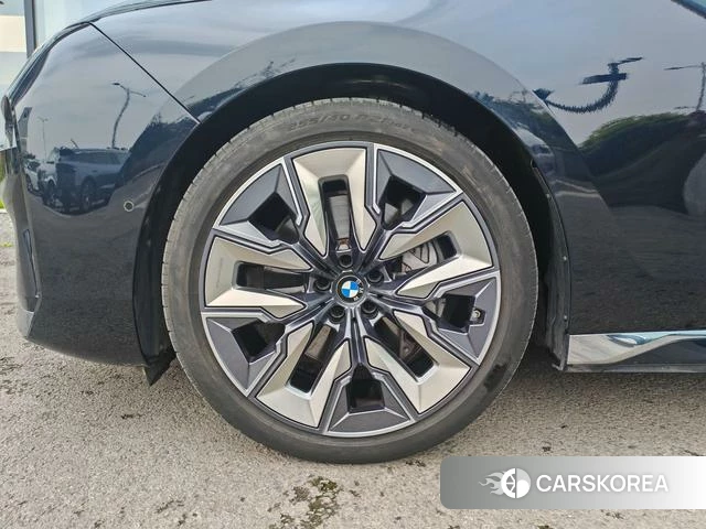 BMW 7 series 2024 Черный из Китая, фото 5