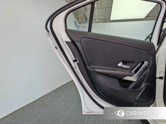 Mercedes-Benz Class A 2024 Белый из Китая, фото 5