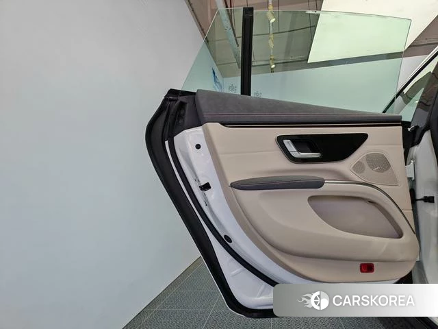 Mercedes-Benz EQS 2023 Белый из Китая, фото 5