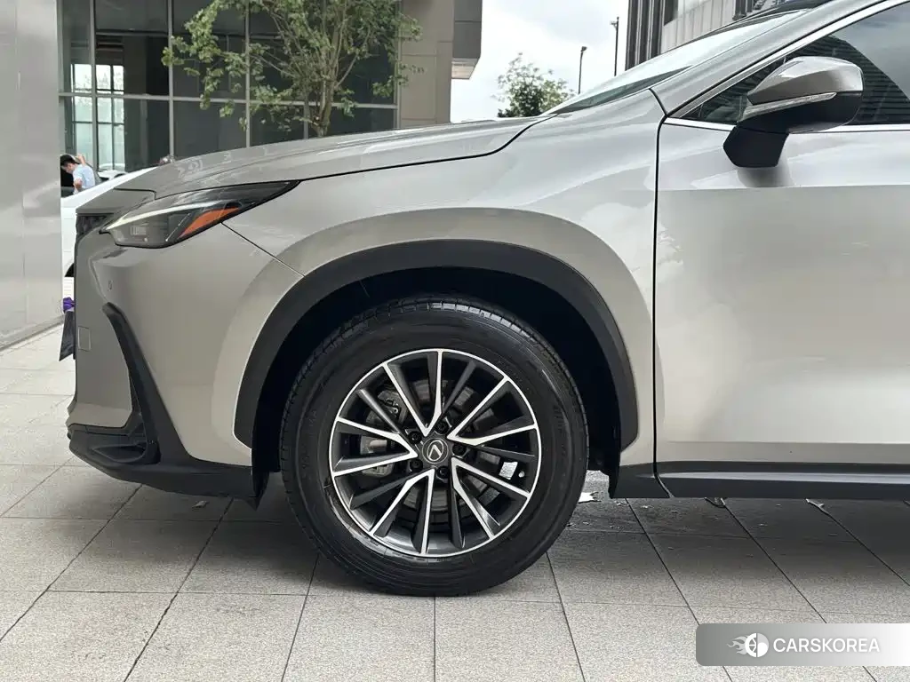 Lexus NX 2022 Silver/gray из Китая, фото 5