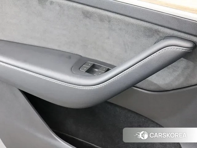 Tesla Model Y 2024 Белый из Кореи, фото 5